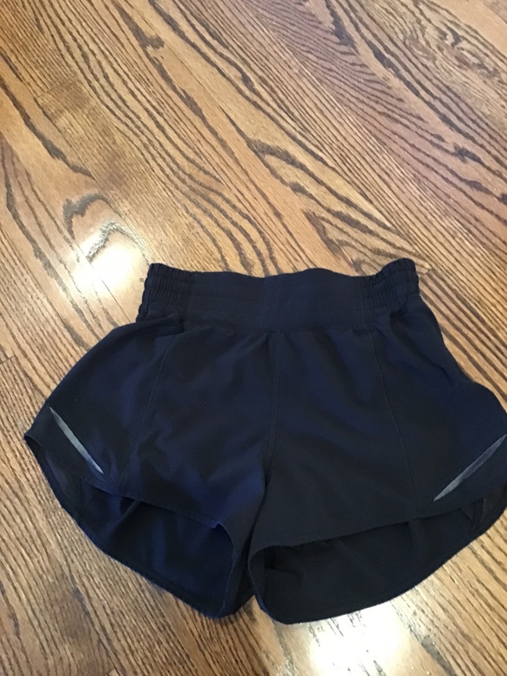 Lululemon high rise hottie hot shorts 2.5 size 4